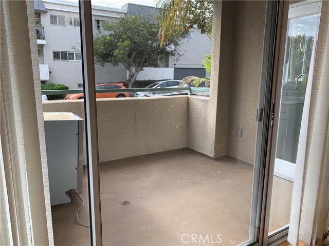 Detail Gallery Image 14 of 18 For 10790 Rose Ave #109,  Los Angeles,  CA 90034 - 2 Beds | 2/1 Baths