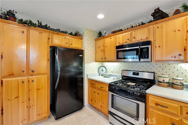 Detail Gallery Image 12 of 31 For 128 Crater Lake Rd, Big Bear Lake,  CA 92315 - 3 Beds | 2 Baths