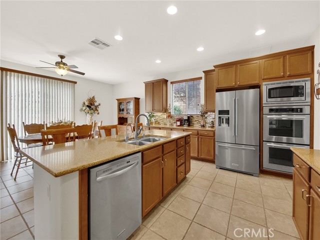 20361 Julia Lane, Saugus CA: https://media.crmls.org/medias/13b61fa6-b8ee-4a7c-bf6d-5ccb1230e749.jpg