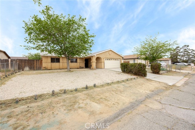Detail Gallery Image 4 of 28 For 10415 Buckboard Cir, Adelanto,  CA 92301 - 3 Beds | 2 Baths