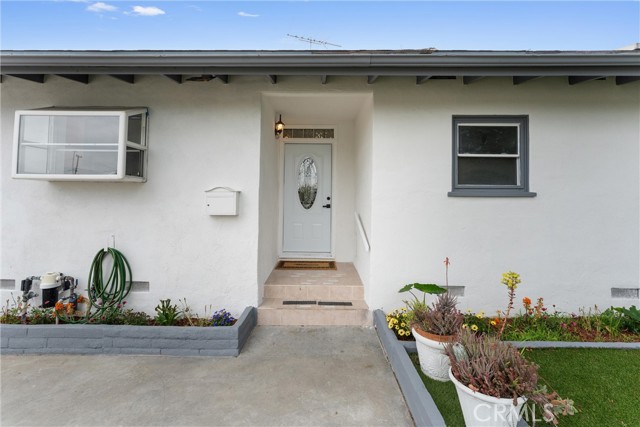 12611 Loraleen Street, Garden Grove CA: https://media.crmls.org/medias/13b69576-605b-41cc-aa02-ef7c2c24e36d.jpg