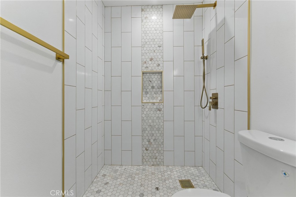 https://media.crmls.org/medias/13b6981f-a04e-4104-9741-51c6f3611e60.jpg?preset=X-Large