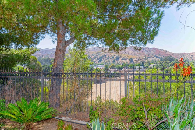 10266 Horsehaven Street, Sun Valley CA: https://media.crmls.org/medias/13b6ac23-6919-48a7-bbbe-9bdb04a69d4f.jpg