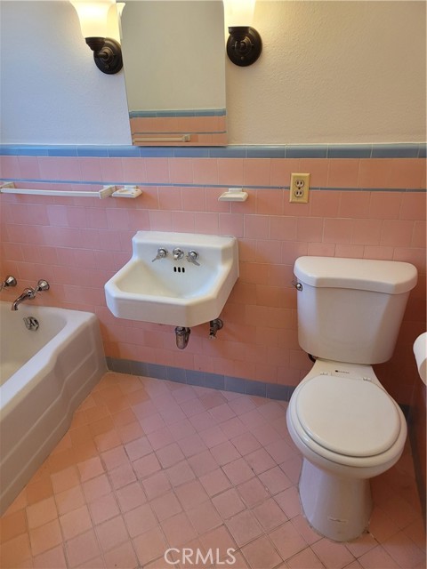 21205 Lopez Street, Woodland Hills CA: https://media.crmls.org/medias/13b6ae94-bb56-4afd-9e0b-830dd228978e.jpg