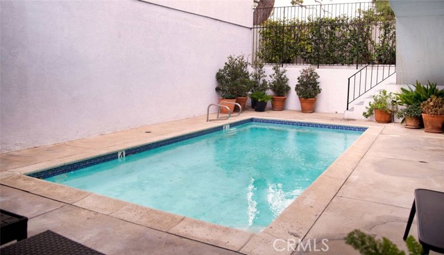 7310 Balboa Boulevard, F photo 53