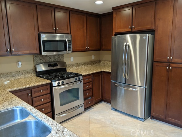 Detail Gallery Image 4 of 25 For 12356 Hollyhock Dr #4,  Rancho Cucamonga,  CA 91739 - 3 Beds | 2 Baths