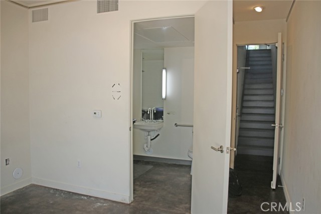 Detail Gallery Image 5 of 34 For 113 E City Place Dr, Santa Ana,  CA 92705 - 1 Beds | 2/1 Baths