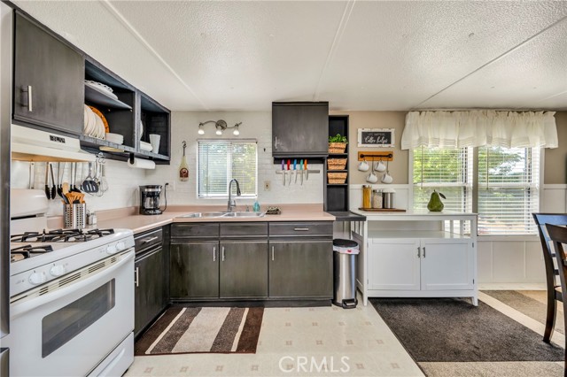 Detail Gallery Image 11 of 32 For 13660 Eastlake Dr, Clearlake,  CA 95422 - 2 Beds | 2 Baths