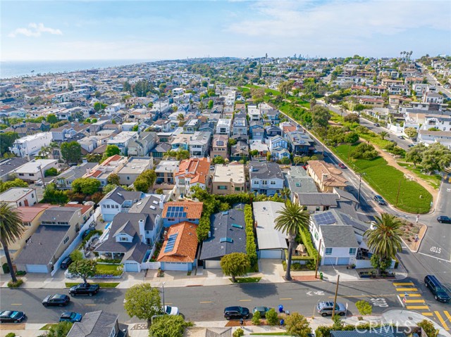 541 1st Street, Manhattan Beach, California 90266, 2 Bedrooms Bedrooms, ,2 BathroomsBathrooms,Residential,Sold,1st,SB23123581