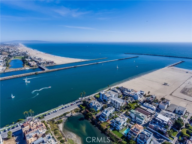 143 Union Jack Mall, Marina del Rey CA: https://media.crmls.org/medias/13b9e23e-4872-4573-b7df-22aebf578aa2.jpg