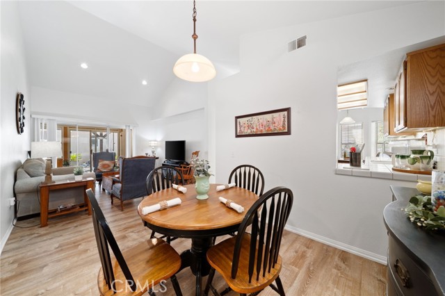 Detail Gallery Image 7 of 20 For 11575 Winifred Dr, Apple Valley,  CA 92308 - 2 Beds | 2 Baths