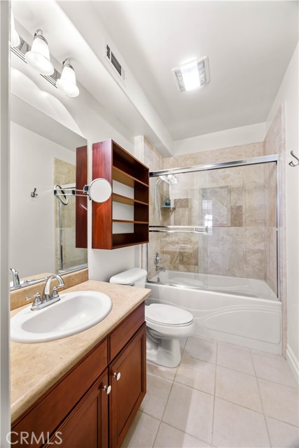 Detail Gallery Image 31 of 37 For 15206 Burbank Bld #104,  Sherman Oaks,  CA 91411 - 2 Beds | 2/1 Baths