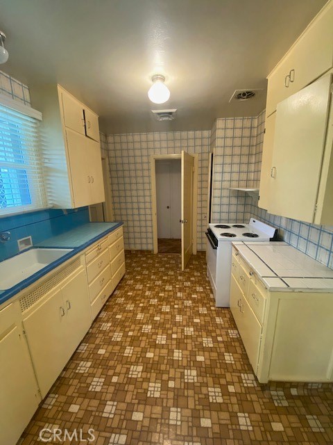 Detail Gallery Image 6 of 14 For 8 W 25th St, Merced,  CA 95340 - 2 Beds | 1 Baths