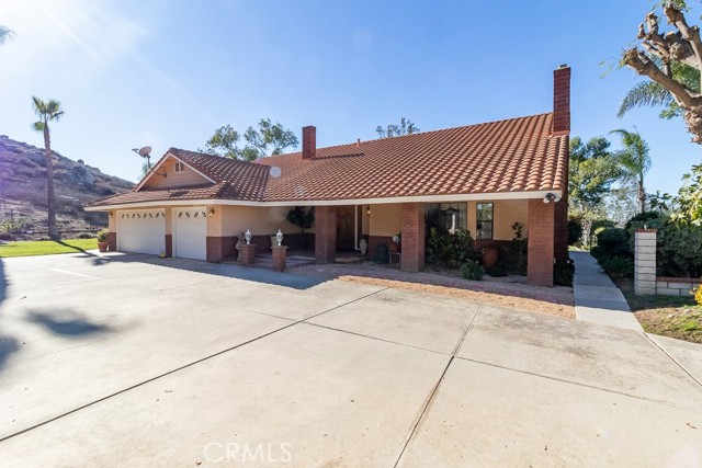 17305 Mariposa Ave, Riverside, CA 92504