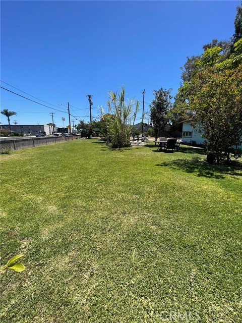 2410 Florida Street, Huntington Beach CA: https://media.crmls.org/medias/13bd4e4f-2469-412f-8025-f6148078c16b.jpg