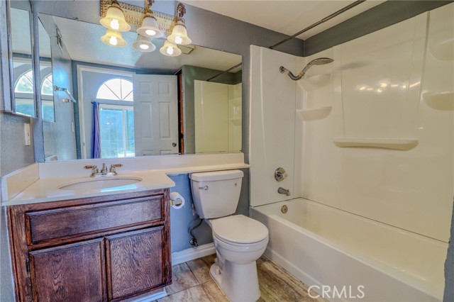 14738 Pioneer Boulevard, Norwalk CA: https://media.crmls.org/medias/13bef829-671e-40ae-8cec-9acc031e8d21.jpg