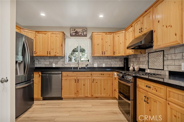 Detail Gallery Image 11 of 50 For 31791 Panorama Dr, Running Springs,  CA 92382 - 3 Beds | 2 Baths