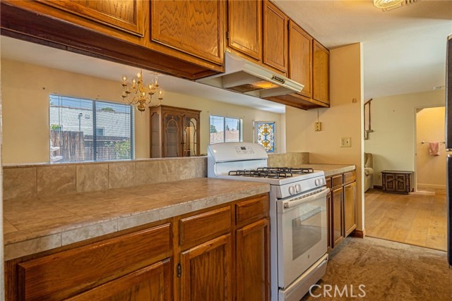 Detail Gallery Image 5 of 27 For 17530 Tulsa St, Granada Hills,  CA 91344 - 5 Beds | 3/1 Baths