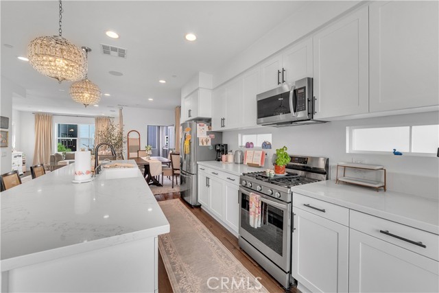 516 Caleigh Lane, Costa Mesa CA: https://media.crmls.org/medias/13c20347-e5f1-4301-a444-5449754d439e.jpg