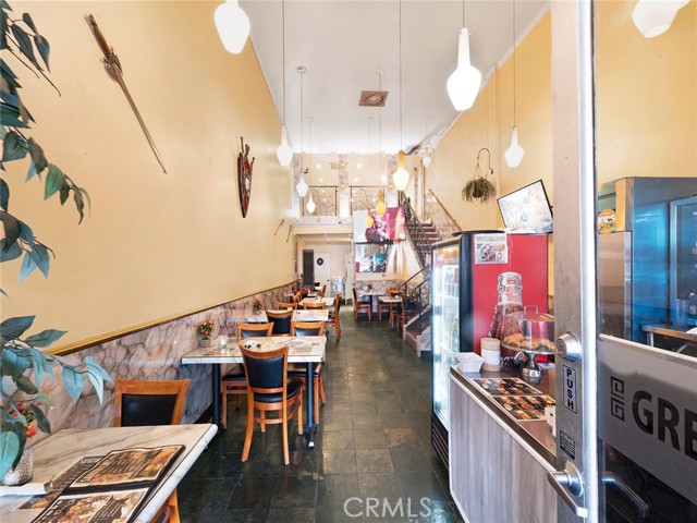 138 N San Fernando Boulevard, Burbank CA: https://media.crmls.org/medias/13c22261-04ee-4a3b-90b0-5a39102aa065.jpg