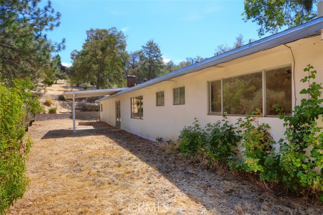 42912 Country Club E Drive, Oakhurst CA: https://media.crmls.org/medias/13c48356-4619-4d88-8467-9775eeb1b318.jpg
