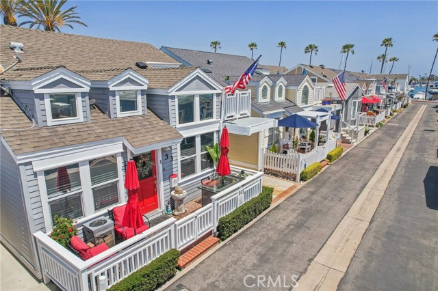 Detail Gallery Image 2 of 55 For 33 El Paseo St, Newport Beach,  CA 92663 - 2 Beds | 2 Baths