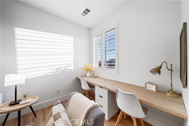 17042 Meteor Way, Riverside CA: https://media.crmls.org/medias/13c5a4ce-3cec-47a4-b561-4c4b841c0432.jpg