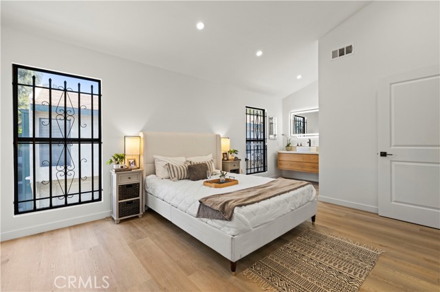 11107 Arminta Street, Sun Valley CA: https://media.crmls.org/medias/13c60a8b-5fa0-4c1d-af07-323d01701536.jpg