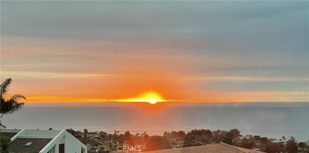 https://media.crmls.org/medias/13c61030-bc81-46f6-b16a-87857b611143.jpg?preset=X-Large