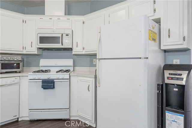 Detail Gallery Image 9 of 29 For 122 Hornbeam, Fountain Valley,  CA 92708 - 3 Beds | 2 Baths