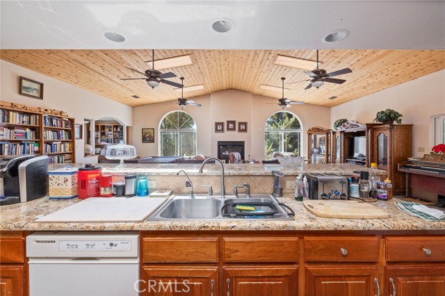 45544 Pine River Road, Ahwahnee CA: https://media.crmls.org/medias/13c683b2-b267-4b22-8766-0057534a7678.jpg