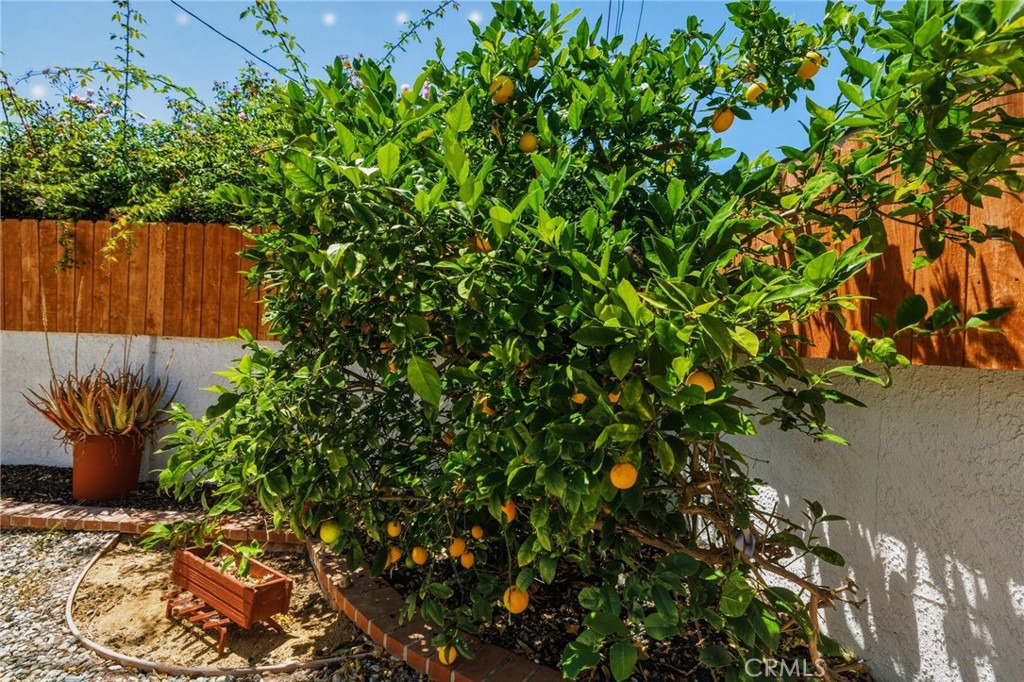 https://media.crmls.org/medias/13c68403-3206-41c8-ad4b-db97cc3ef90d.jpg?preset=X-Large