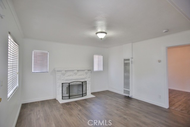 531 W 61st Street, Los Angeles CA: https://media.crmls.org/medias/13c6a7a7-be0f-4ee0-bdfc-5ca83665c333.jpg