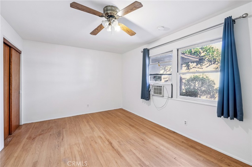 https://media.crmls.org/medias/13c6c371-f6b4-4dc2-be75-b2f8ef47dbd4.jpg?preset=X-Large