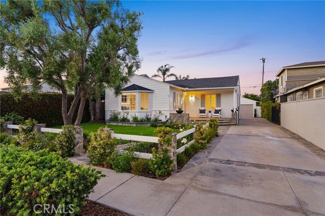 340 Broadway, Costa Mesa CA: https://media.crmls.org/medias/13c6d310-83b0-45e5-8bb2-2b234470a01f.jpg