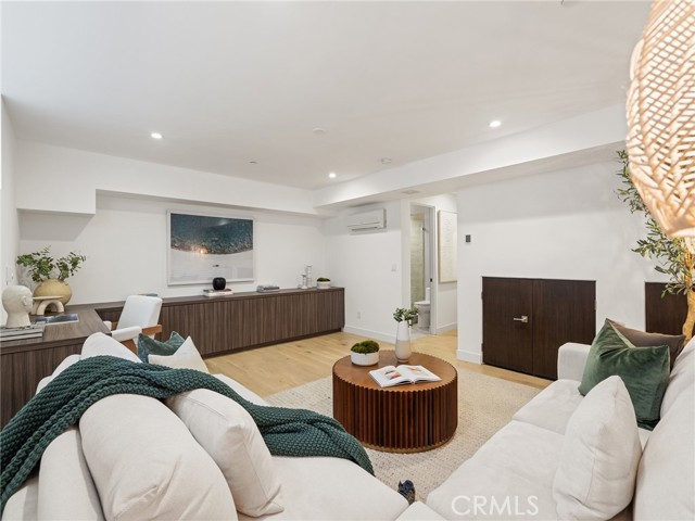 Detail Gallery Image 18 of 29 For 320 35th Street, Manhattan Beach,  CA 90266 - 4 Beds | 4/1 Baths