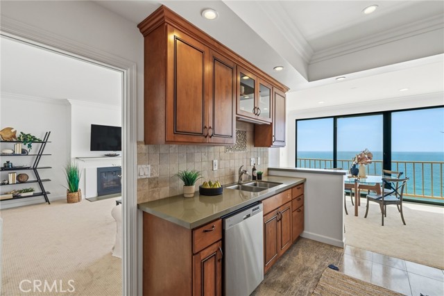 727 Esplanade, Redondo Beach, California 90277, 2 Bedrooms Bedrooms, 0 ,2 BathroomsBathrooms,Residential,For Sale,Esplanade,0,SB26097055