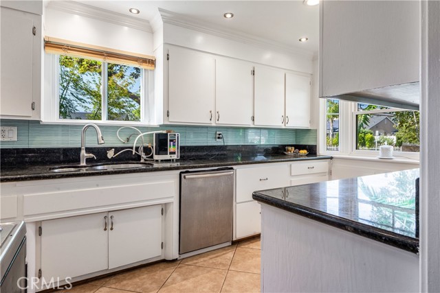 19301 Beckworth Avenue, Torrance CA: https://media.crmls.org/medias/13c94ce1-080f-45b0-8a37-50798d3beaad.jpg