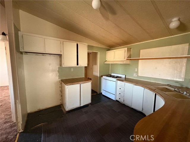 Detail Gallery Image 8 of 25 For 13173 Camellia Rd, Victorville,  CA 92392 - 4 Beds | 2 Baths