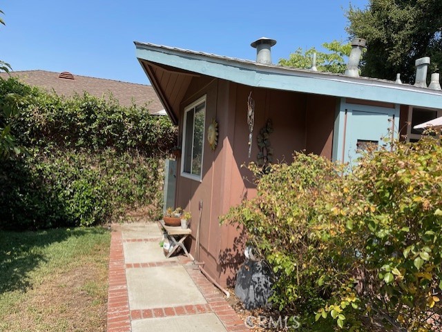 1702 1st Street, Duarte CA: https://media.crmls.org/medias/13c99ea8-76c8-4e34-ab9e-5c8313b0272c.jpg