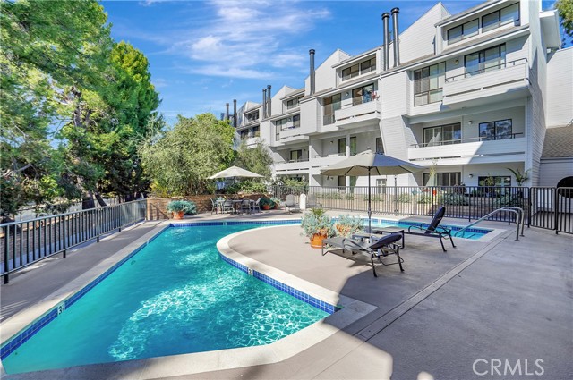 Detail Gallery Image 1 of 25 For 13331 Moorpark St #233,  Sherman Oaks,  CA 91423 - 2 Beds | 2 Baths