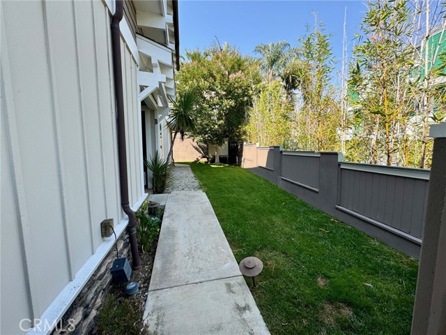 Detail Gallery Image 7 of 75 For 804 N Irena Ave #B,  Redondo Beach,  CA 90277 - 3 Beds | 2/1 Baths