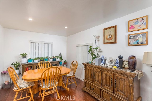 Image 6 of 30 For 4423 Maplewood Place