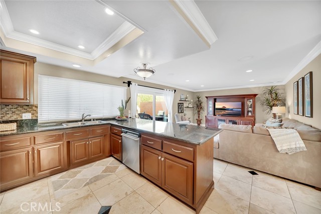 Detail Gallery Image 4 of 28 For 21382 Lemontree Ln, Huntington Beach,  CA 92646 - 3 Beds | 3 Baths