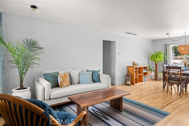 571 Redwood Way, Chico CA: https://media.crmls.org/medias/13cb4309-f1fe-472d-a972-0c193dba44f3.jpg
