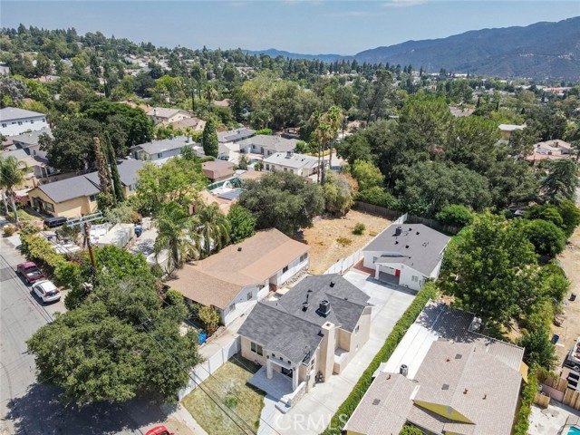 6438 Day Street, Tujunga CA: https://media.crmls.org/medias/13cb64d7-c8ba-4910-9a4c-1b9cac7fe499.jpg