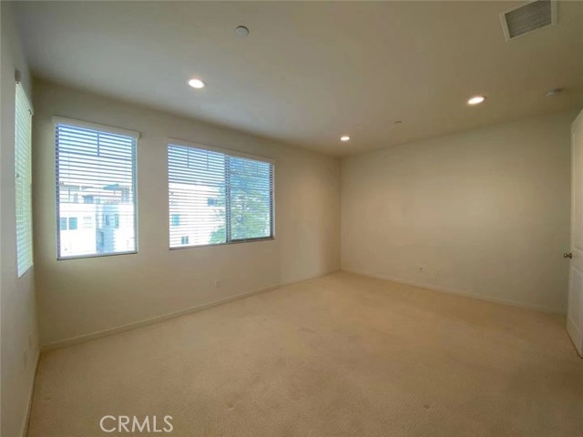 143 Frame, Irvine CA: https://media.crmls.org/medias/13cde442-290b-4218-b4c4-9b2751a4502b.jpg