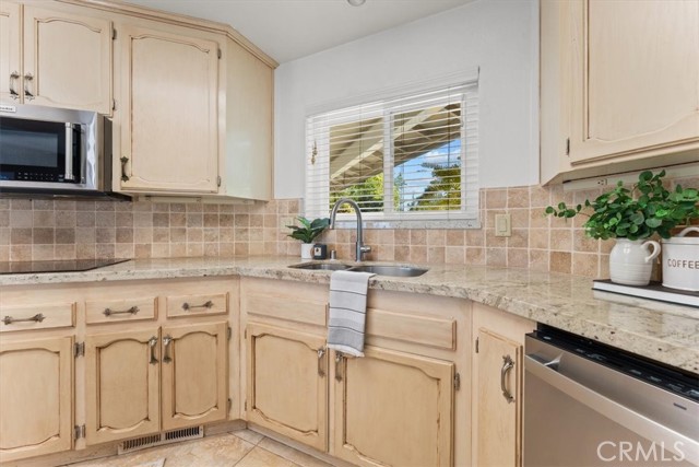 Detail Gallery Image 13 of 50 For 5419 Royal Oaks, Oroville,  CA 95966 - 3 Beds | 2/1 Baths