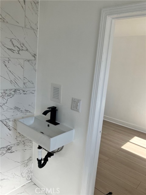 Detail Gallery Image 34 of 43 For 1818 W 81st, Los Angeles,  CA 90047 - 4 Beds | 3/1 Baths