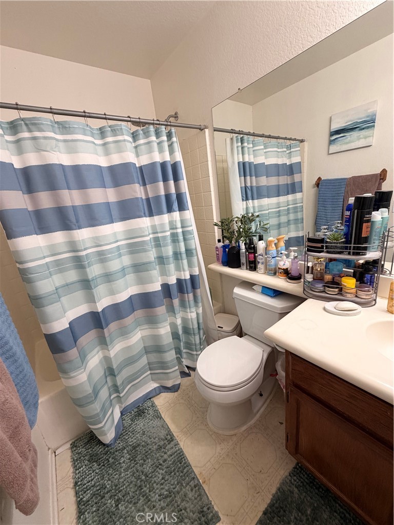 https://media.crmls.org/medias/13cfe57e-cebb-46fb-b805-92a7e1ee5b22.jpg?preset=X-Large